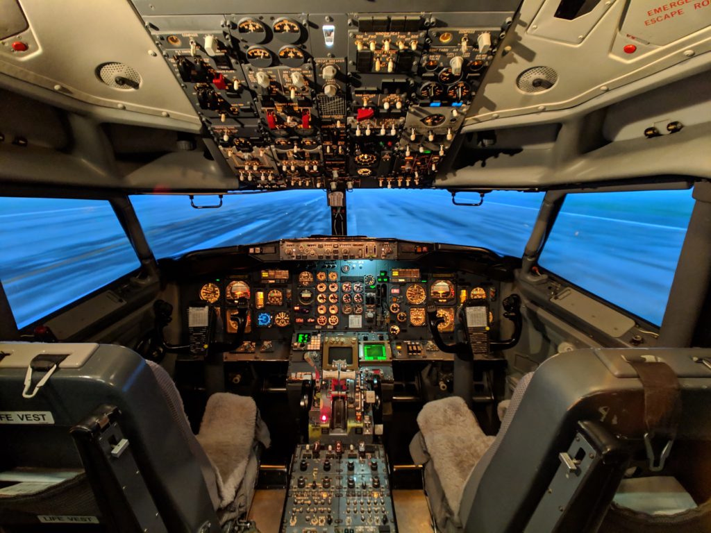 Flight Simulator Nerd United Airlines And Travelling - roblox school bus simulator u93